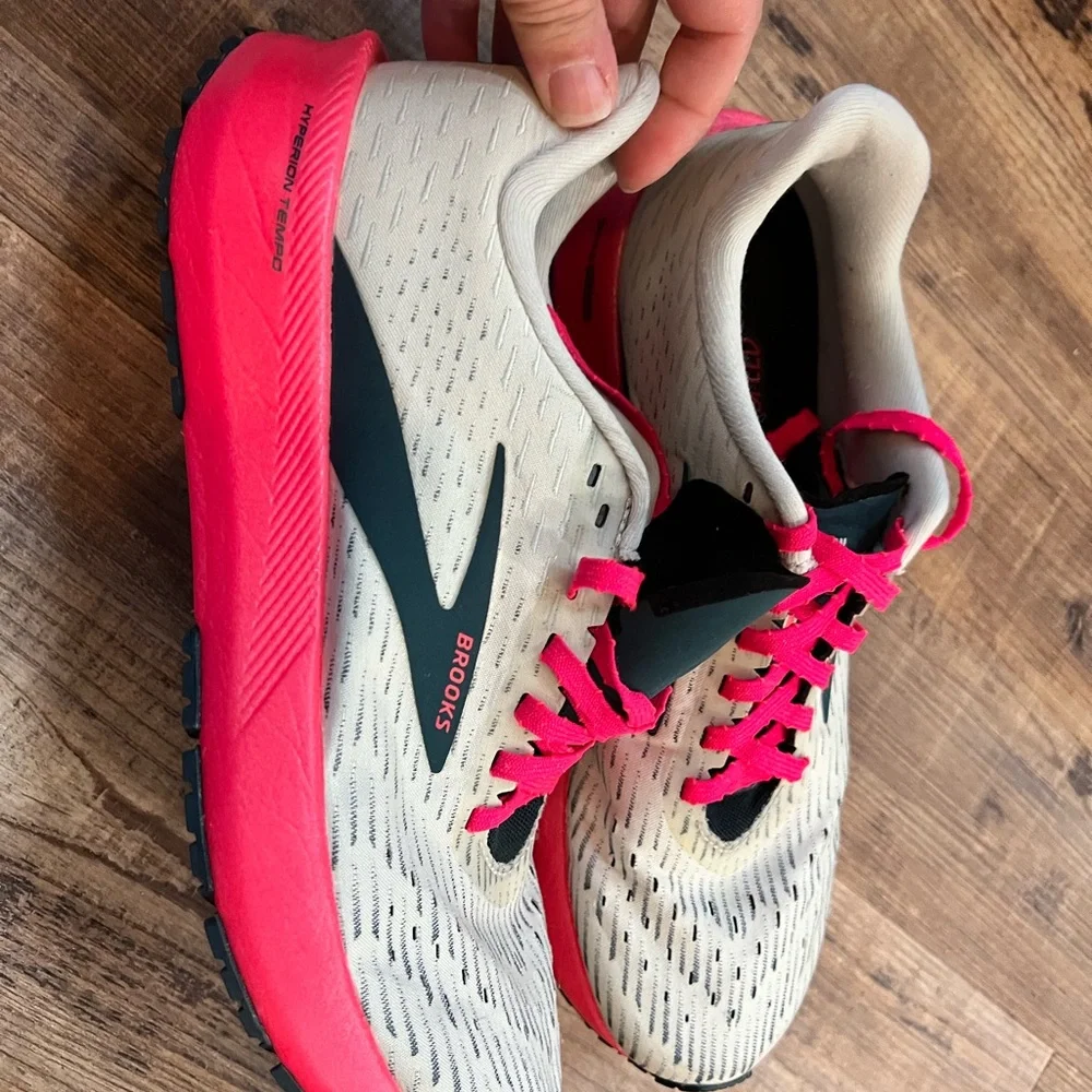 Brooks Hyperion Tempo - White and Pink Athletic Shoes - Picture 2 of 5